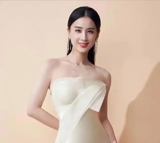 40岁黄圣依做"医美"了吗?新老照片对比,完全就是两个人