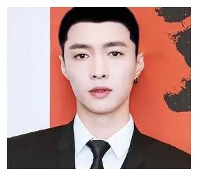 张艺兴的寸头,让人空灵,本以为很爷们,一看正脸遭全网打脸了!