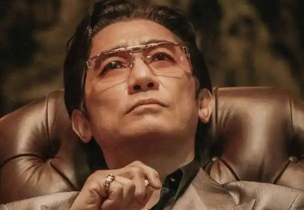 原创香港这一晚61岁梁朝伟凭烂片拿影帝把论资排辈体现的淋漓尽致