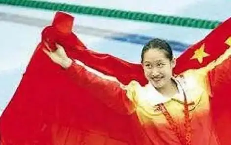 后来还是在游泳中心的安排下,才拍了两个简单的广告,赚得也不多,还不