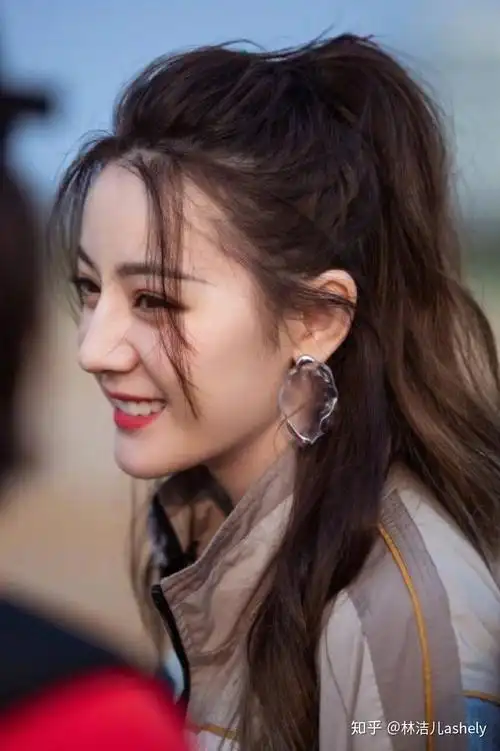 热巴的龙须刘海,杨紫的八字刘海,选对了发型,再也不用担心脸胖