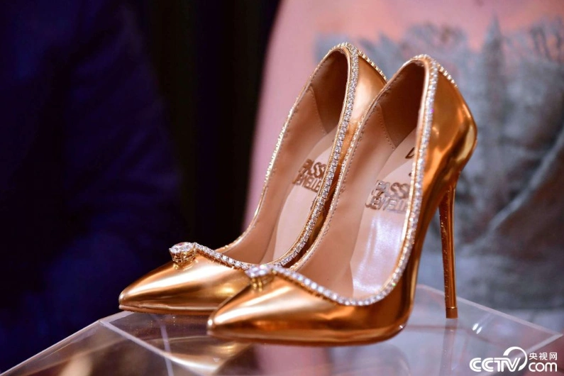 世上最贵镶钻高跟鞋亮相迪拜 约合人民币1.2亿元