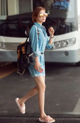袁姗姗机场look示范 夏天如何穿拖鞋!