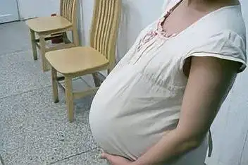 01:3914岁中学生意外怀孕,被父母拉来堕胎,没想后面父母的话更劲爆