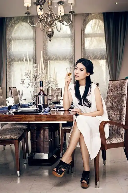 宁丹琳两度登封面