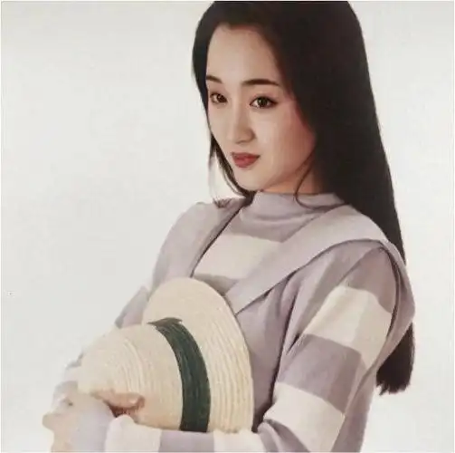 身高不够身材来凑杨钰莹丰满的身材就是她最犀利的武器