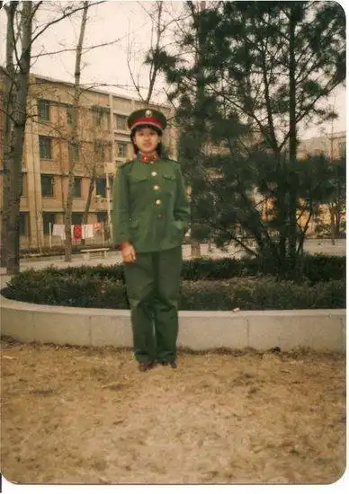 韩红年轻照清秀苗条 曝王菲赵薇明星青涩照(图)