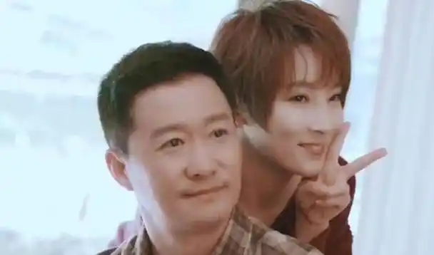 吴京妻子谢楠:嫁偶像,挺着孕肚办婚礼,4年生两子,成人生赢家