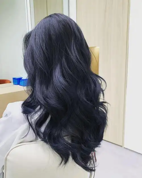 漂过的头发,染过好几次了已经,染之前发尾有好几种颜色特别花.