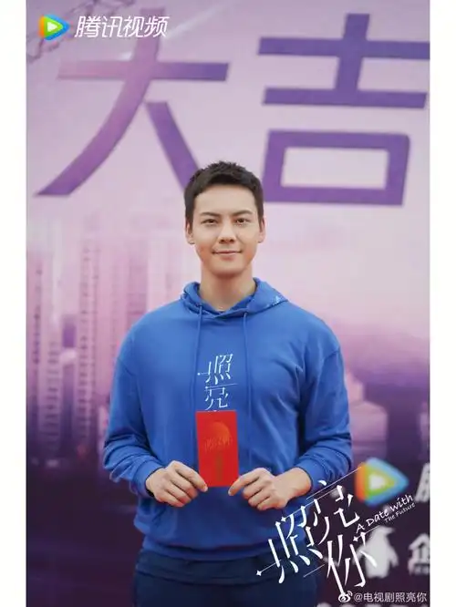 陈伟霆章若楠新剧照亮你开机大吉