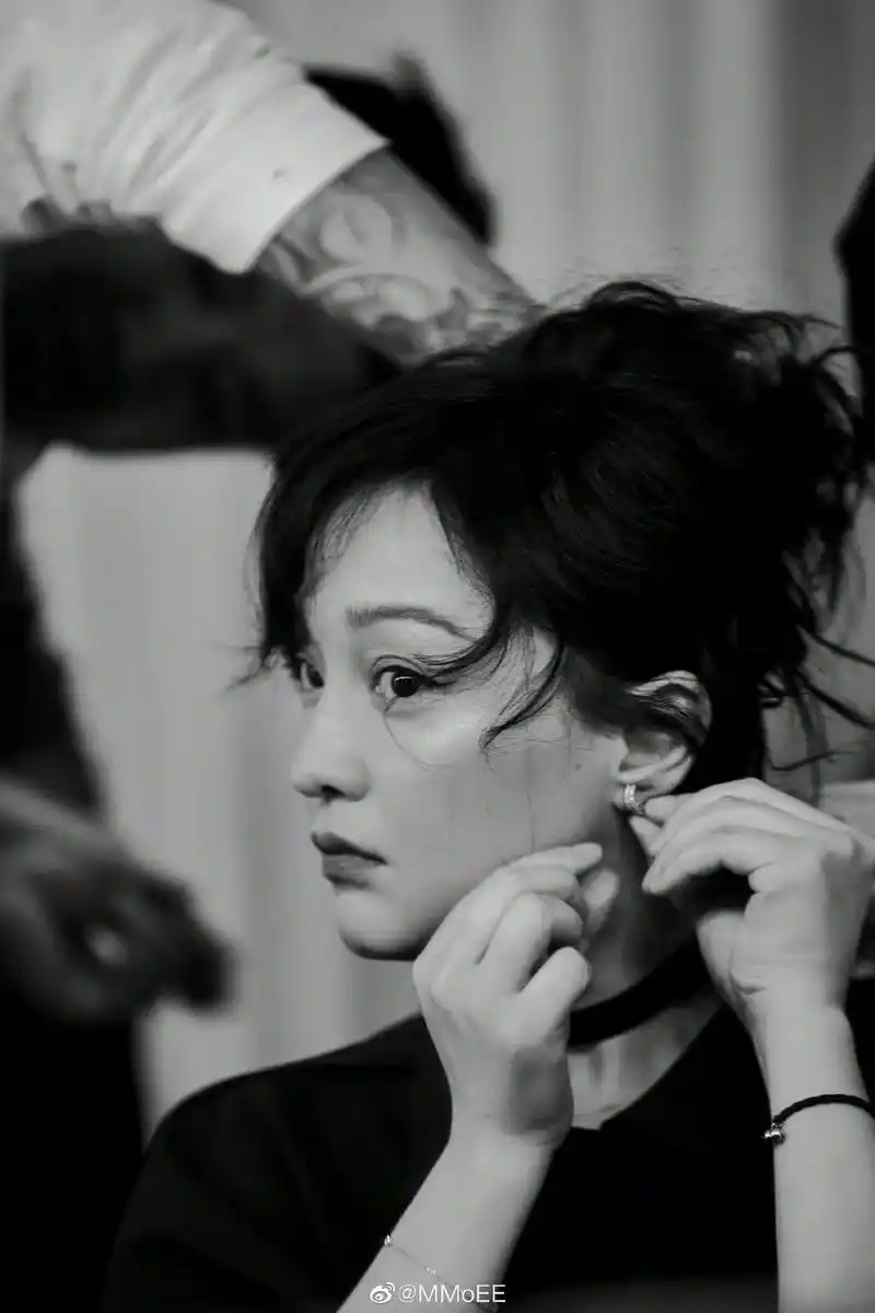 周迅.表白周公子#照片里的时光 #向光而立美好同行 - 抖音