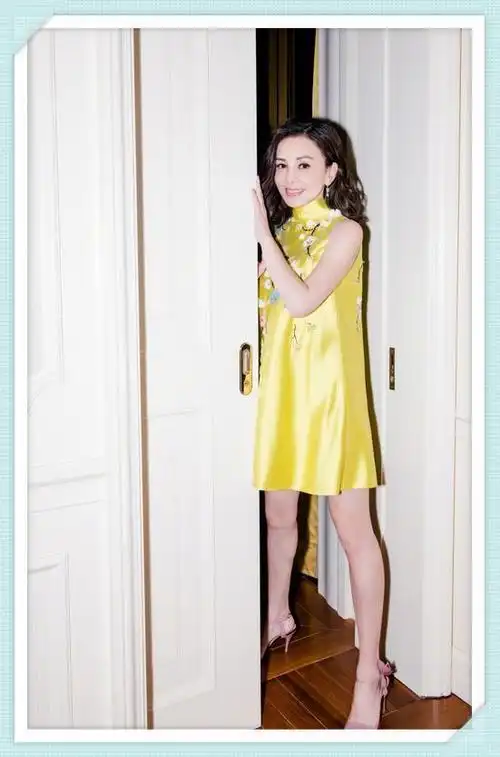 王琳不服老年近50挑战印花裙47岁活脱脱穿成了17岁花姑娘