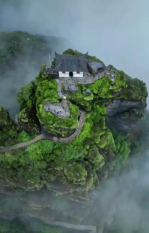 贵州十大值得一去的地方——梵净山(天空之镜)