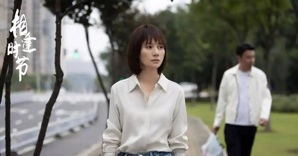 人间清醒的她,始终如一_袁泉_戏剧_电影