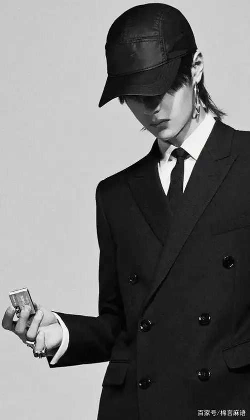 王一博,一个靠西服套装就能帅到飞起的男人,痞帅起来,太过哇塞