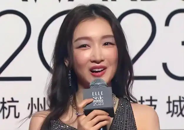 这一夜女明星拼尽全力背负黄金脊骨身缠万贯珍珠锋利妖艳