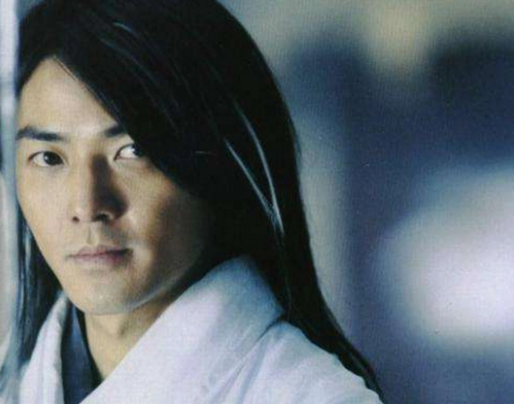 郑伊健饰演的西门吹雪,英俊潇洒,剑术极高,由郑伊健帅气的外形饰演