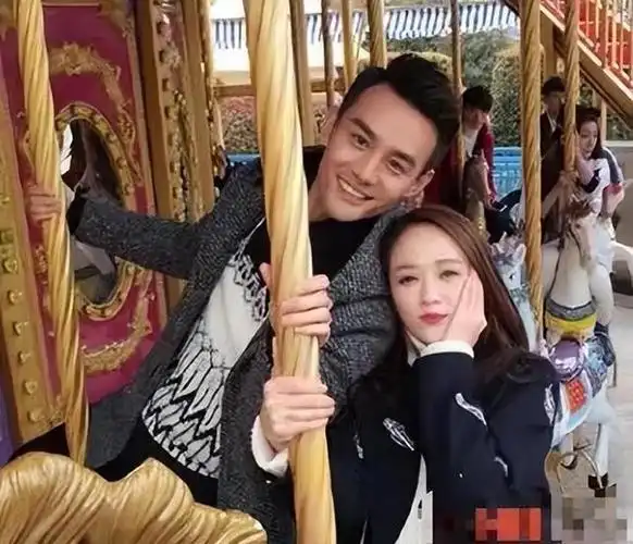 "照片中王凯和蒋欣男才女貌,很是般配.网友都直呼:"在一起,在一起.