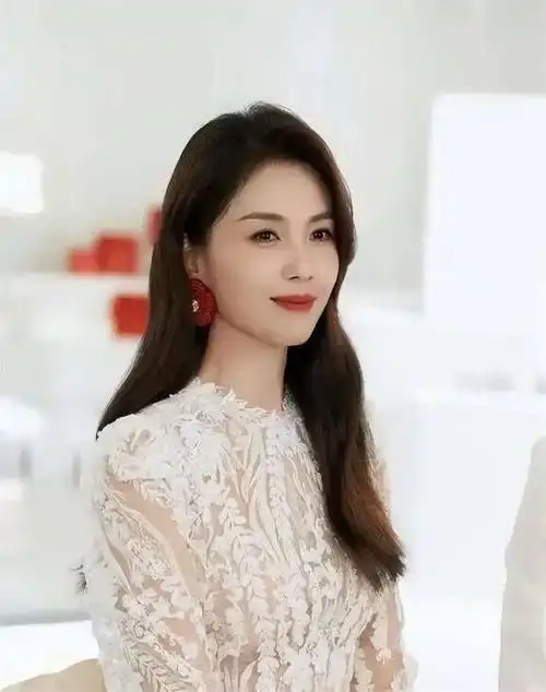 身价过亿,坐拥北京一条街,出门私人飞机,"京圈富婆"都有谁?