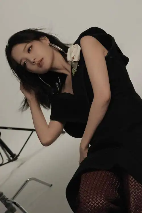 李一桐‖ 李一桐的最新杂志大片来啦,这个风格好特别啊