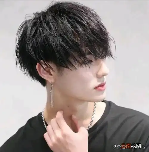 帅气男士的发型有哪些 烫头发男生有哪些类型