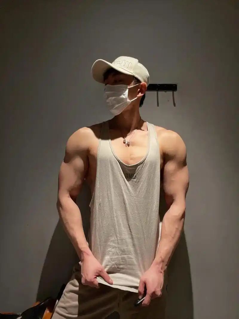 抖音图文来了 今天是米色系! #腹肌 #肌肉男养成中 #一 - 抖音