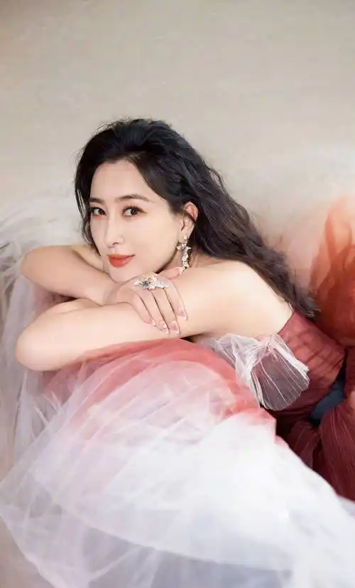 马苏身材饱满,皮肤白皙,真是风韵犹存_女明星_外貌_演技