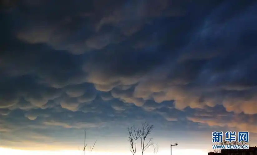 贵阳上空出现乳状云
