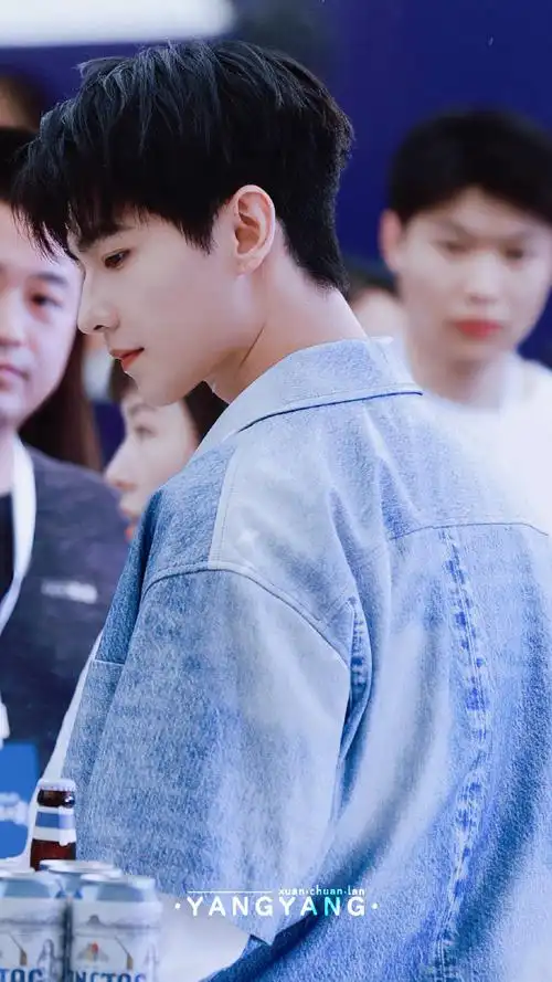 杨洋打卡西安青岛白啤生活家营地##青岛啤酒白啤代言人杨洋