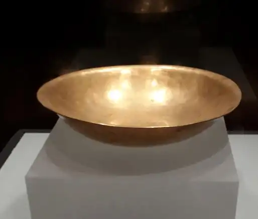 看见文物 | 迄今为止考古发现的唯一两件唐代金盆_向外