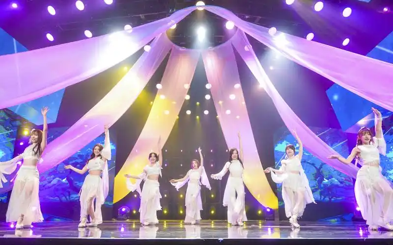 sing女团千年由你音乐榜竖屏直拍白衣版