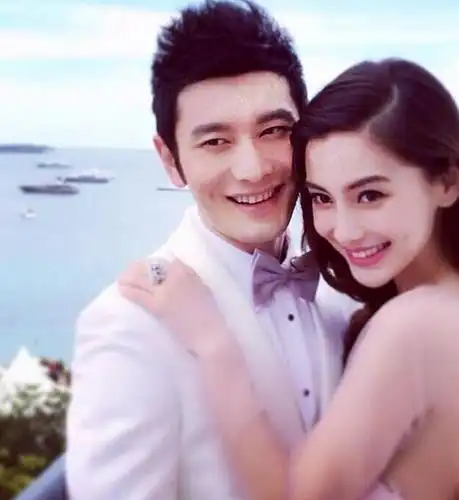 baby与黄晓明酷爱秀恩爱(资料图)