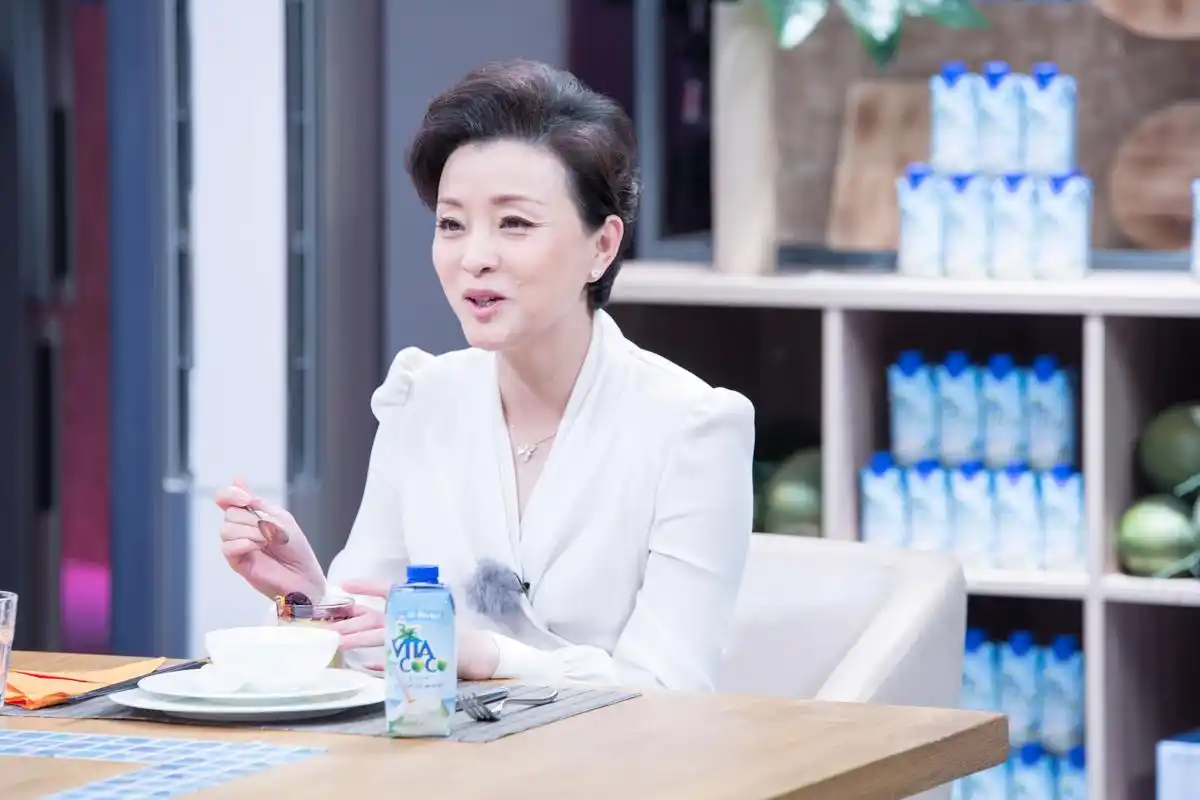 从《正大综艺》到《杨澜访谈录》,在多个经典节目中优秀主持的杨澜