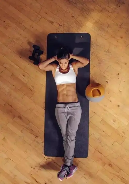 炫腹一直都是朋友圈不可或缺的部分  以前是马甲线,人鱼线,a4腰 但