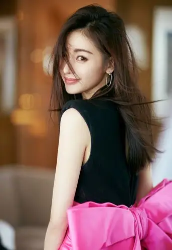 张天爱笑容甜美穿衣美翻!长发披肩飘逸如仙子!