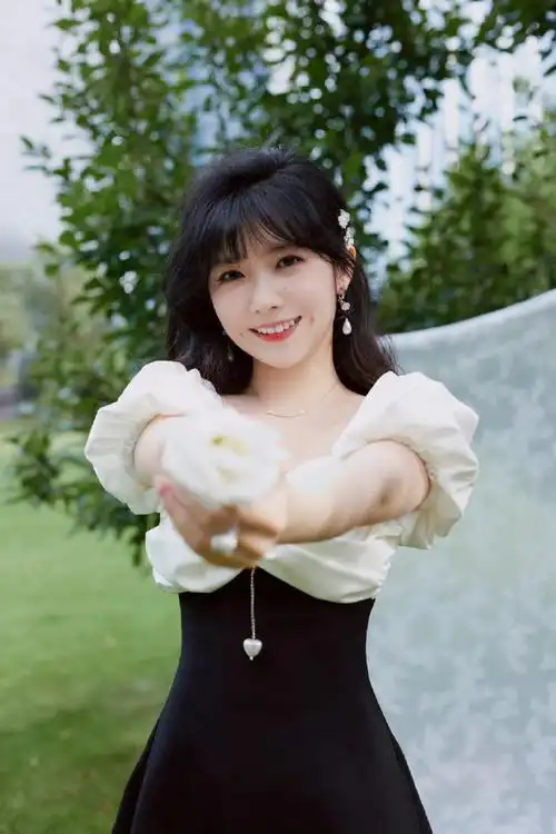 赖美云撞脸邱淑贞##赖美云小昭造型