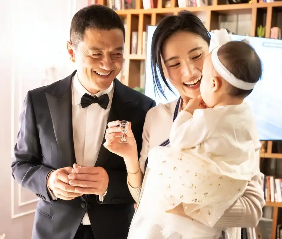 李亚鹏欠债风波后,金喜给1岁女儿断奶欲复工,却被催着生二胎