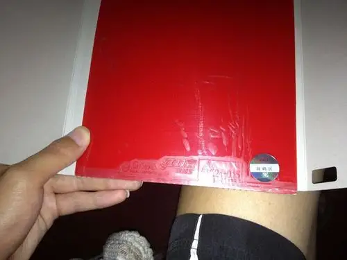 我怎么感觉我的红双喜g555套胶和其他的看起来不一样?