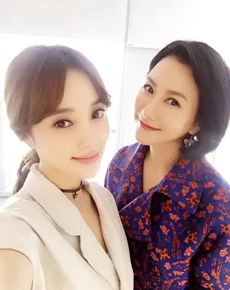 马赫遥和李小璐合影