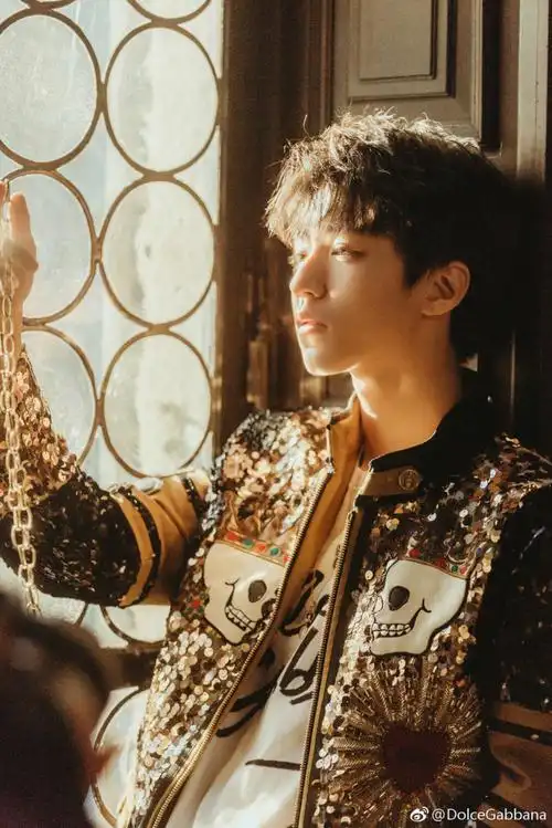 [王俊凯][新闻]180425 王俊凯《梦想之城》fashionfilm第三波预告