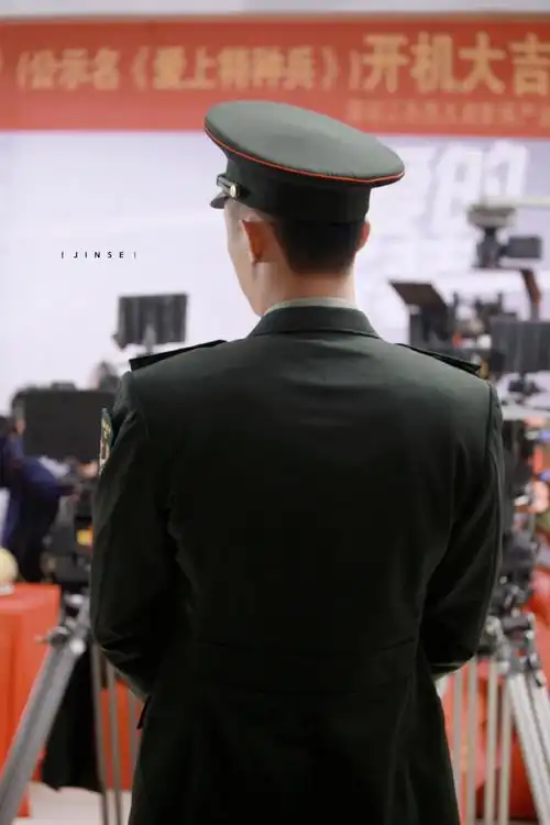 爱上特种兵他出征的背影和凯旋的睡颜都需要用坚强守护@johnny黄景瑜