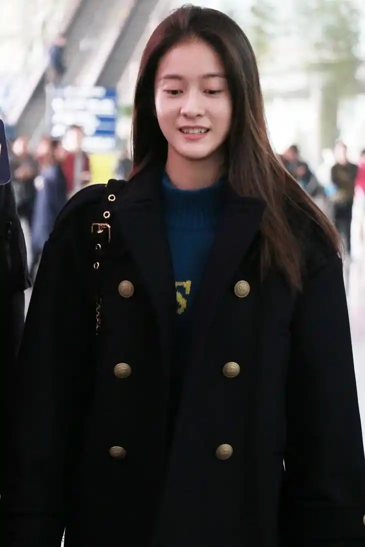 张雪迎机场素颜惹人赞