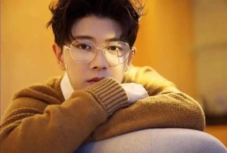 我的少年郎任嘉伦壁纸向分享90横版