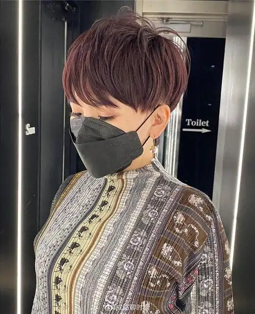 这款露耳中性风短发真时尚率性干练又个性轻松赚足回头率