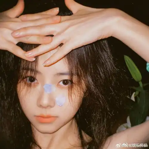 谭松韵发了12张大头像