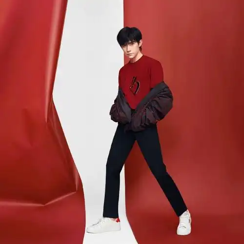 易烊千玺墨色摩登大片##emporio armani全球代言人易烊千玺