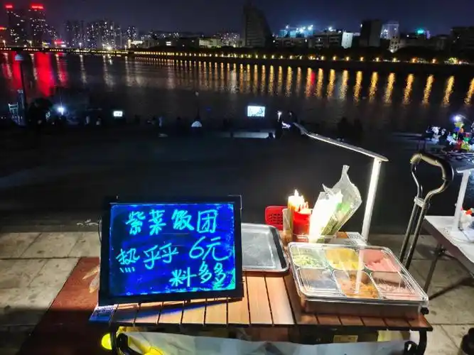 摆摊寿司饭团第10天以为收摊结果去第2场