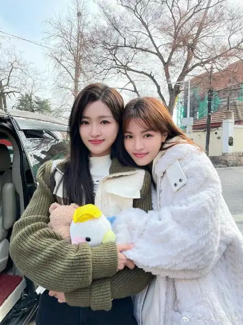 钟楚曦吴宣仪闺蜜合照##钟楚曦吴宣仪有图为证