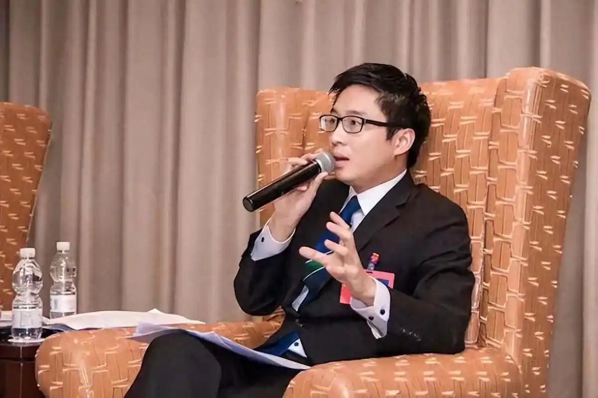 霍启山:人帅多金,章子怡前男友,40岁依然单身,他的生活如何?