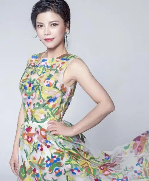 歌手慕容晓晓爱情买卖再次燃起全国热度清新诠释恋爱